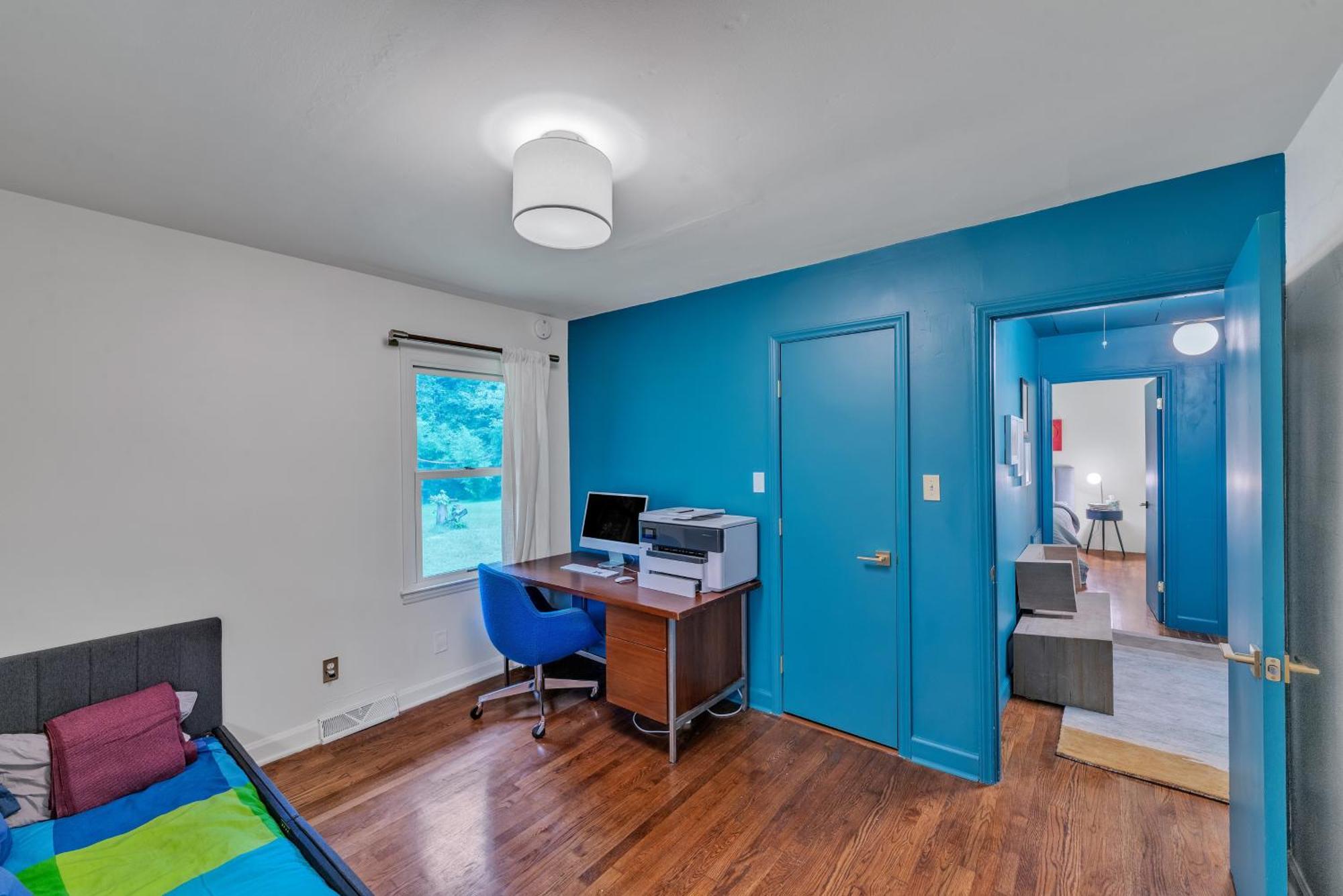 Charming Mid-century Modern In Shannon Park